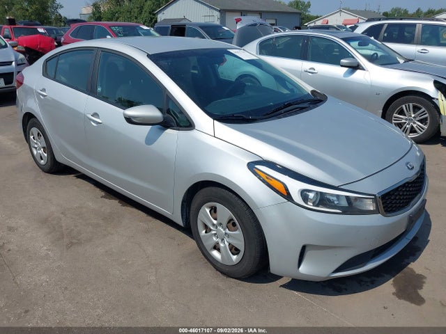2017 Kia Forte Lx მანქანა იყიდება აუქციონზე, vin: 3KPFK4A7XHE011484, აუქციონის ნომერი: 46017107
