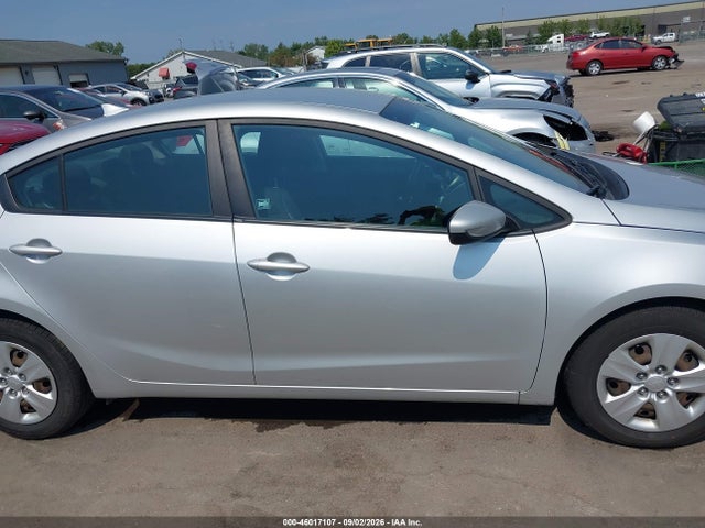 46017107 :رقم المزاد ، 3KPFK4A7XHE011484 vin ، 2017 Kia Forte Lx مزاد بيع