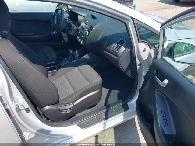 46017107 :رقم المزاد ، 3KPFK4A7XHE011484 vin ، 2017 Kia Forte Lx مزاد بيع
