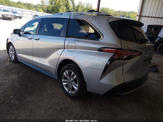 Toyota Sienna Limited 2023 5TDZRKEC2PS159170 Image 3