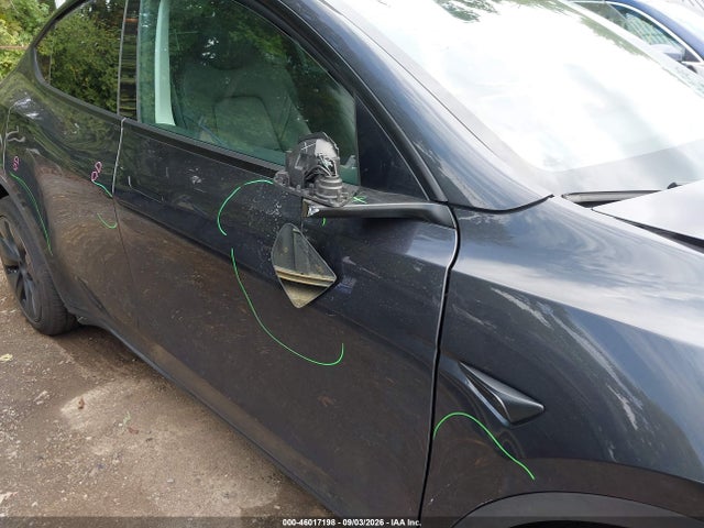 Продажа на аукционе авто 2024 Tesla Model Y Long Range Dual Motor All-wheel Drive, vin: 7SAYGDEE5RF158586, номер лота: 46017198