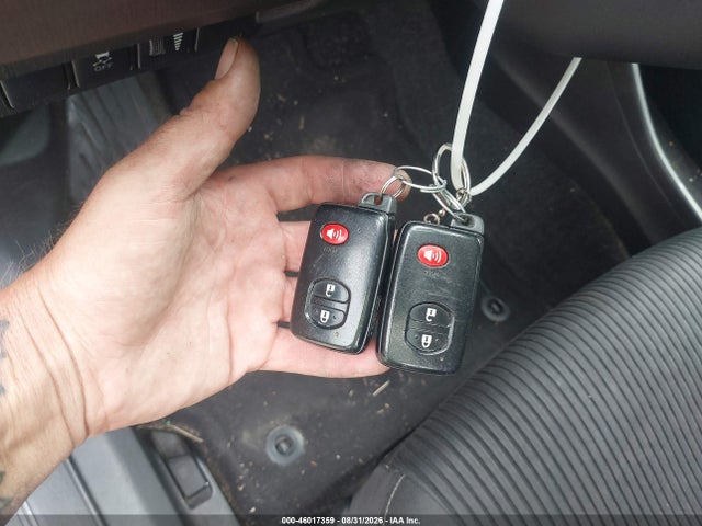 Продажа на аукционе авто 2015 Toyota Prius V Two, vin: JTDZN3EU4FJ038100, номер лота: 46017359