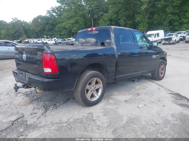 46017792 :رقم المزاد ، 1C6RR6KT1JS193439 vin ، 2018 Ram 1500 Express  4x2 5'7 Box مزاد بيع