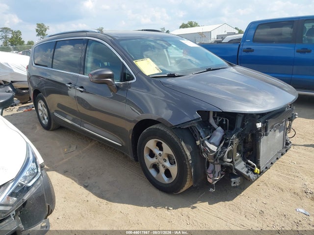 Продаж на аукціоні авто 2017 Chrysler Pacifica Touring-l Plus, vin: 2C4RC1EG1HR584551, номер лоту: 46017867