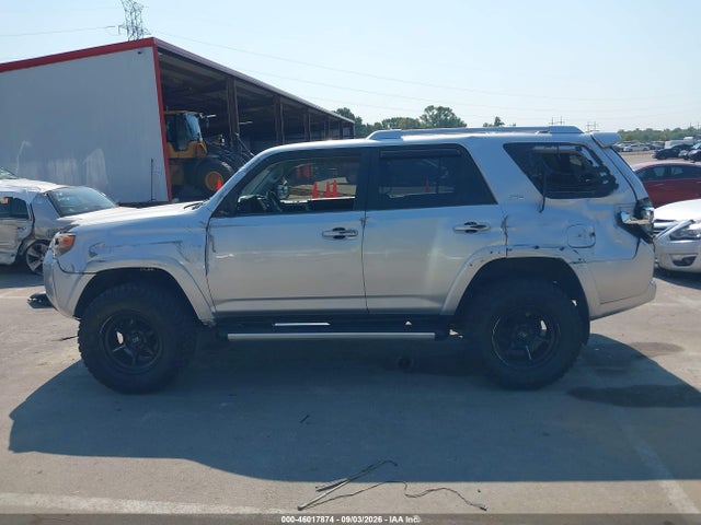 2016 Toyota 4runner Sr5 მანქანა იყიდება აუქციონზე, vin: JTEZU5JR6G5133151, აუქციონის ნომერი: 46017874
