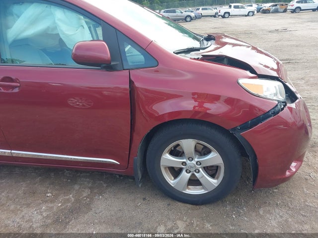 5TDKZ3DC6HS871854 Toyota Sienna Le 8 Passenger