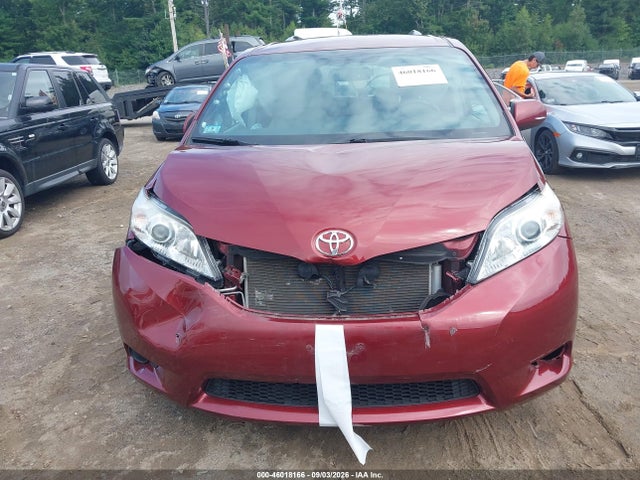 5TDKZ3DC6HS871854 Toyota Sienna Le 8 Passenger
