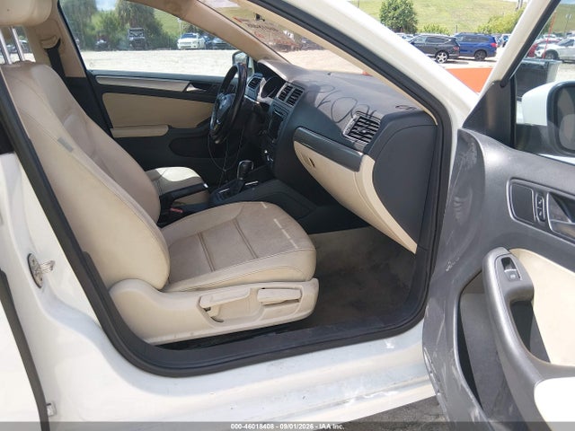 2015 Volkswagen Jetta 1.8t Se მანქანა იყიდება აუქციონზე, vin: 3VWD07AJ3FM310793, აუქციონის ნომერი: 46018408