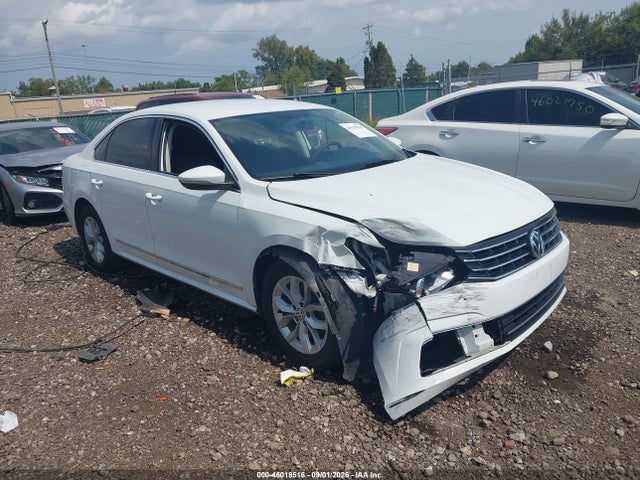 2016 Volkswagen Passat 1.8t S მანქანა იყიდება აუქციონზე, vin: 1VWAT7A39GC056134, აუქციონის ნომერი: 46018516
