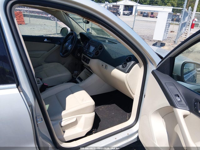 2012 Volkswagen Tiguan Se მანქანა იყიდება აუქციონზე, vin: WVGAV7AXXCW555870, აუქციონის ნომერი: 46018573