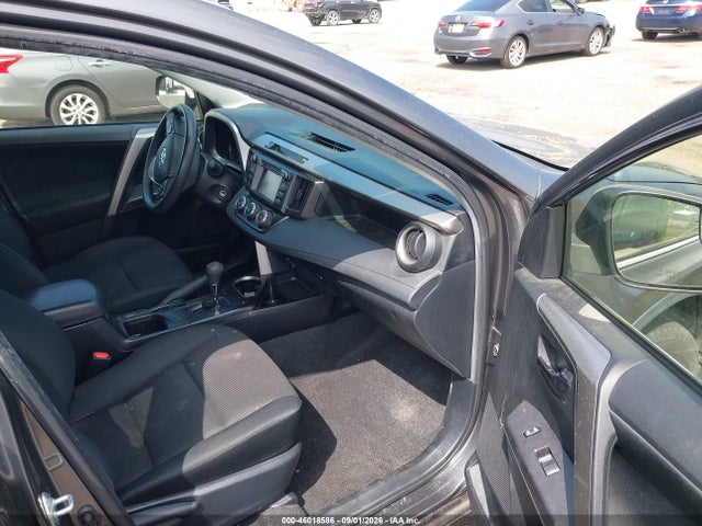 Toyota RAV4 LE 2018 JTMBFREV1JJ215236 Image 5