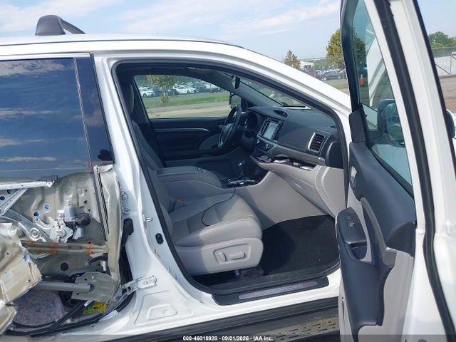 46018928 :رقم المزاد ، 5TDDZRFH7JS894604 vin ، 2018 Toyota Highlander Limited مزاد بيع