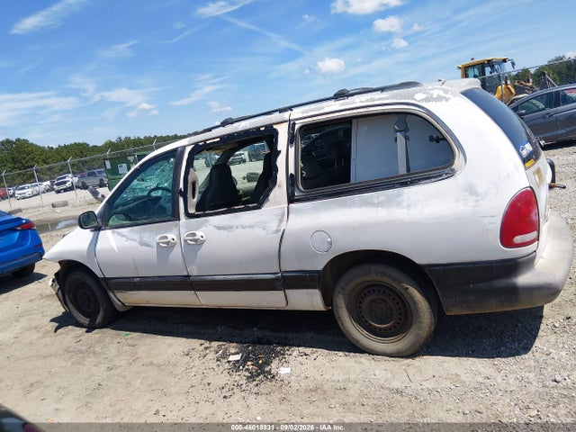 46018931 :رقم المزاد ، 2B4GP44G2XR233304 vin ، 1999 Dodge Grand Caravan Se مزاد بيع