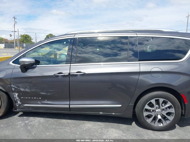 Chrysler Pacifica Hybrid Pinnacle 2022 2C4RC1N71NR220397 Image 14