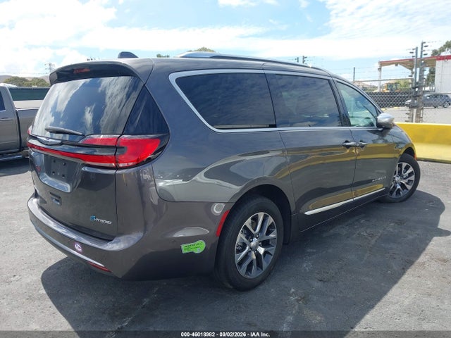 Chrysler Pacifica Hybrid Pinnacle 2022 2C4RC1N71NR220397 Image 4