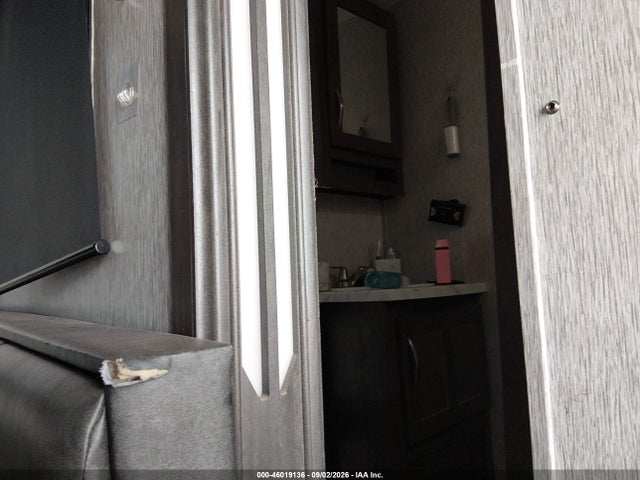 46019136 :رقم المزاد ، 4YDT29023MM916941 vin ، 2021 Dutchman Astoria 29 مزاد بيع
