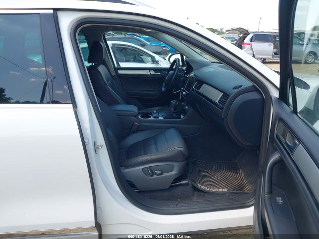 2014 Volkswagen Touareg 3.6l Sport მანქანა იყიდება აუქციონზე, vin: WVGEF9BP0ED014253, აუქციონის ნომერი: 46019229