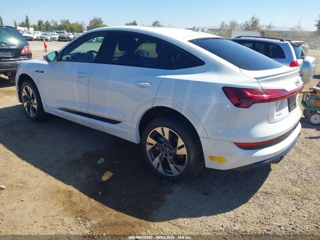 2022 Audi E-tron Sportback Premium S Line Quattro მანქანა იყიდება აუქციონზე, vin: WA11AAGE9NB013134, აუქციონის ნომერი: 46019300