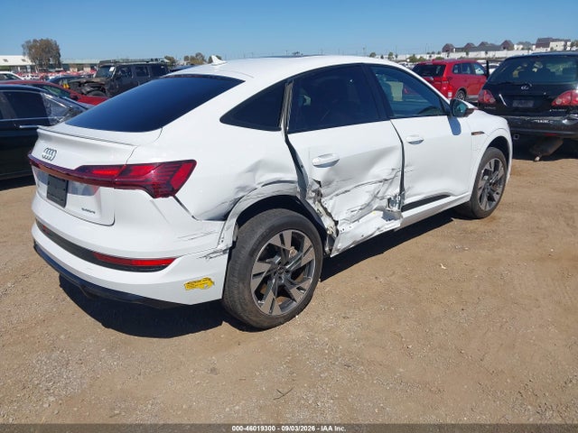2022 Audi E-tron Sportback Premium S Line Quattro მანქანა იყიდება აუქციონზე, vin: WA11AAGE9NB013134, აუქციონის ნომერი: 46019300