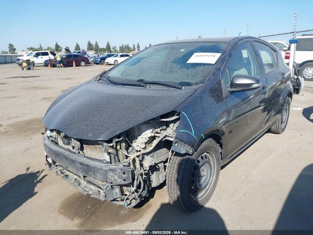 Toyota Prius C One 2014 JTDKDTB30E1071562 Image 2