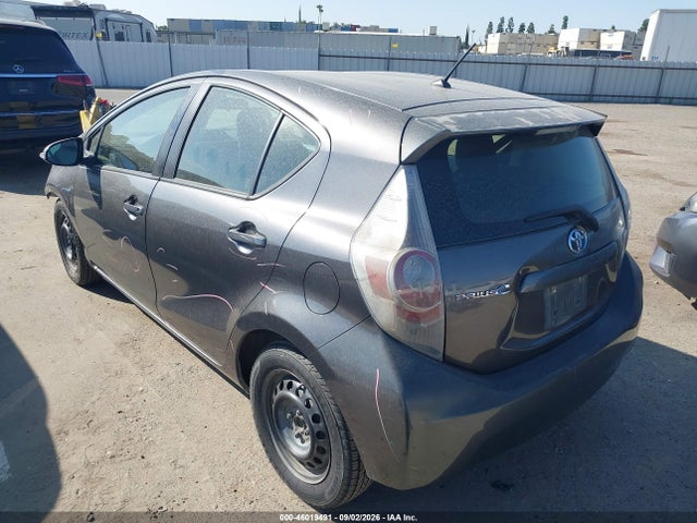Toyota Prius C One 2014 JTDKDTB30E1071562 Image 3