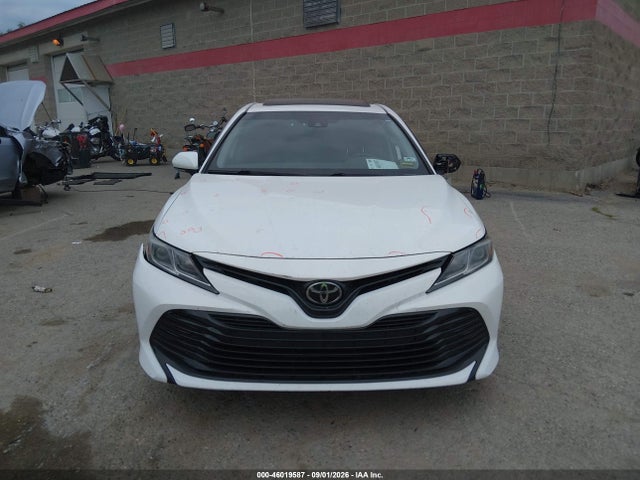 46019587 :رقم المزاد ، 4T1B11HK0KU799772 vin ، 2019 Toyota Camry Le مزاد بيع