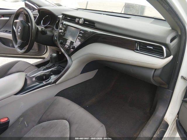 46019587 :رقم المزاد ، 4T1B11HK0KU799772 vin ، 2019 Toyota Camry Le مزاد بيع
