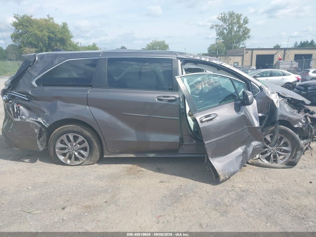 Продажа на аукционе авто 2021 Toyota Sienna Le, vin: 5TDKRKEC4MS023491, номер лота: 46019605