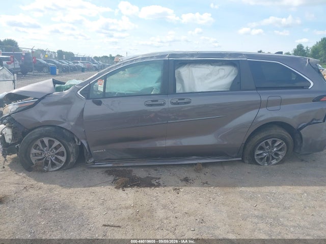 Продажа на аукционе авто 2021 Toyota Sienna Le, vin: 5TDKRKEC4MS023491, номер лота: 46019605