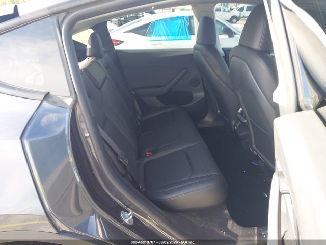 Tesla Model Y 2024 7SAYGDED6RF077264 Image 8
