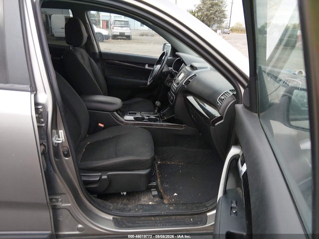 5XYKTCA68FG600045 KIA SORENTO LX
