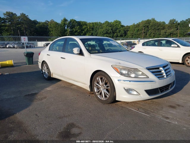 2013 Hyundai Genesis 3.8 მანქანა იყიდება აუქციონზე, vin: KMHGC4DD6DU239962, აუქციონის ნომერი: 46019871