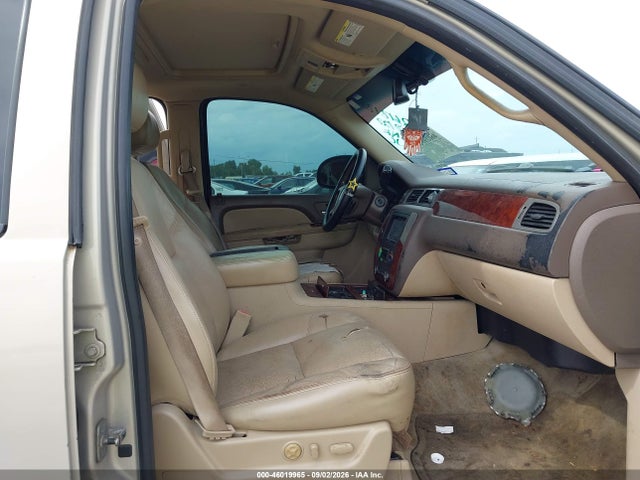 46019965 :رقم المزاد ، 1GNSCCE05BR261818 vin ، 2011 Chevrolet Tahoe Ltz مزاد بيع