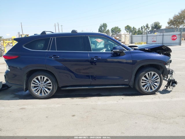 Toyota Highlander Hybrid Platinum 2023 5TDEBRCH1PS122010 Image 14