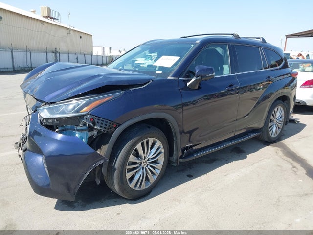 Toyota Highlander Hybrid Platinum 2023 5TDEBRCH1PS122010 Image 2