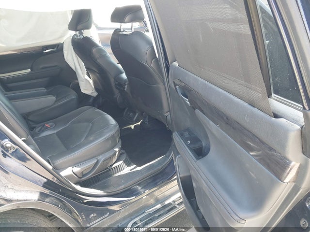 Toyota Highlander Hybrid Platinum 2023 5TDEBRCH1PS122010 Image 8
