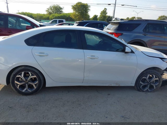 46019976 :رقم المزاد ، 3KPF24AD4ME410617 vin ، 2021 Kia Forte Lxs مزاد بيع