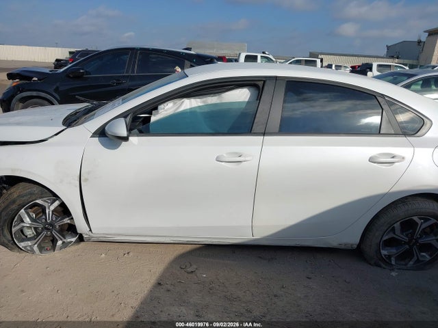 46019976 :رقم المزاد ، 3KPF24AD4ME410617 vin ، 2021 Kia Forte Lxs مزاد بيع