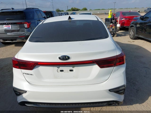 46019976 :رقم المزاد ، 3KPF24AD4ME410617 vin ، 2021 Kia Forte Lxs مزاد بيع