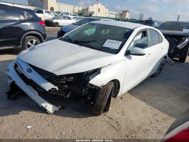 46019976 :رقم المزاد ، 3KPF24AD4ME410617 vin ، 2021 Kia Forte Lxs مزاد بيع