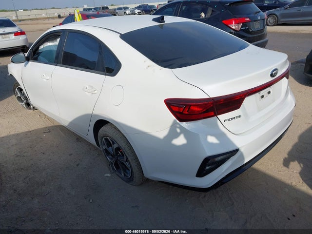46019976 :رقم المزاد ، 3KPF24AD4ME410617 vin ، 2021 Kia Forte Lxs مزاد بيع