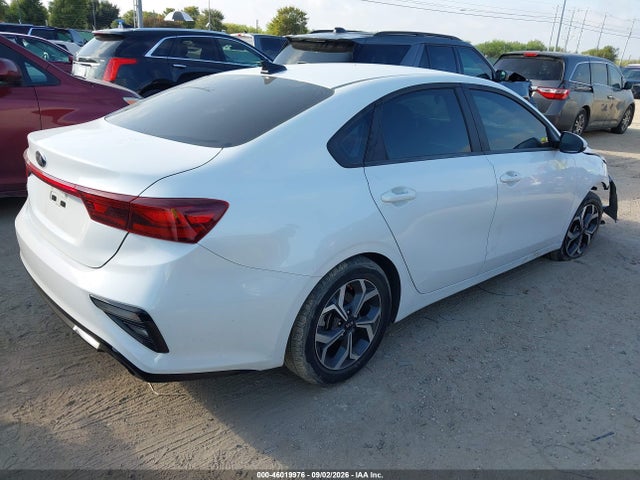 46019976 :رقم المزاد ، 3KPF24AD4ME410617 vin ، 2021 Kia Forte Lxs مزاد بيع