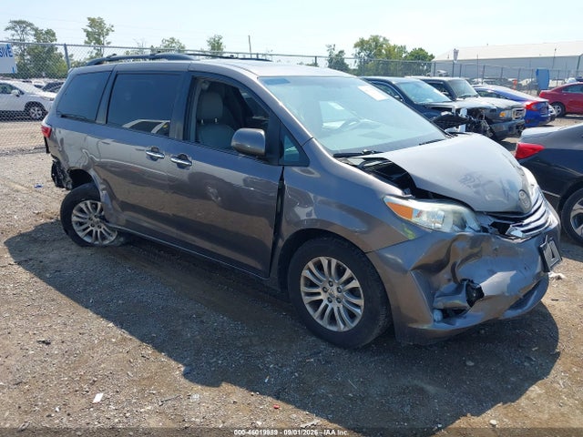 2016 Toyota Sienna Xle 8 Passenger მანქანა იყიდება აუქციონზე, vin: 5TDYK3DC2GS701472, აუქციონის ნომერი: 46019989