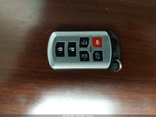 2016 Toyota Sienna Xle 8 Passenger მანქანა იყიდება აუქციონზე, vin: 5TDYK3DC2GS701472, აუქციონის ნომერი: 46019989