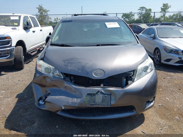 2016 Toyota Sienna Xle 8 Passenger მანქანა იყიდება აუქციონზე, vin: 5TDYK3DC2GS701472, აუქციონის ნომერი: 46019989