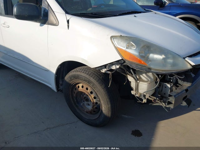 46020027 :رقم المزاد ، 5TDKK4CC8AS308953 vin ، 2010 Toyota Sienna Le مزاد بيع