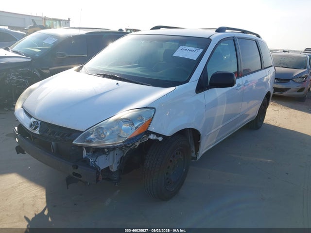 46020027 :رقم المزاد ، 5TDKK4CC8AS308953 vin ، 2010 Toyota Sienna Le مزاد بيع