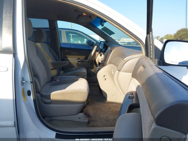 46020027 :رقم المزاد ، 5TDKK4CC8AS308953 vin ، 2010 Toyota Sienna Le مزاد بيع
