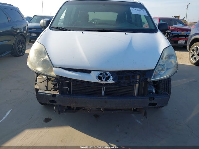 46020027 :رقم المزاد ، 5TDKK4CC8AS308953 vin ، 2010 Toyota Sienna Le مزاد بيع