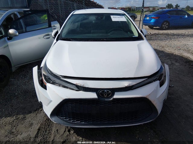 46020105 :رقم المزاد ، 5YFEPMAE4MP220918 vin ، 2021 Toyota Corolla Le مزاد بيع